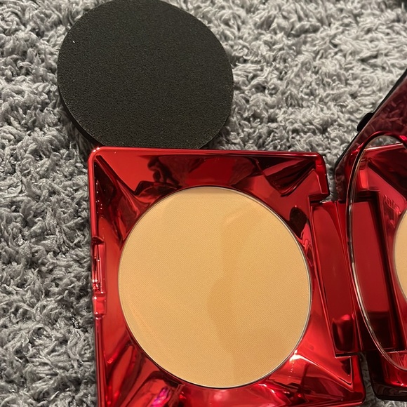 KVD Tan 165 Lock-It Powder Foundation - Picture 5 of 7